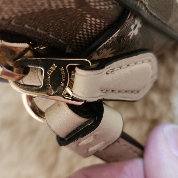 Beautiful Coach Evergreen Wildflower Signatue Camera Style Crossbody Bag π©·π€ - Picture 14 of 16